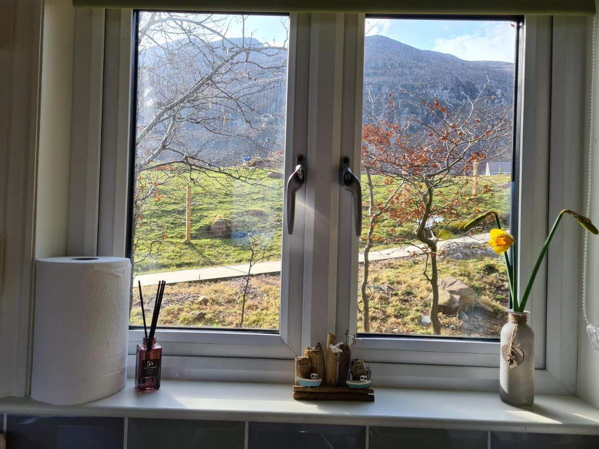 The Bay ,Luxury Shepherds Hut, Dundonnell Exterior photo