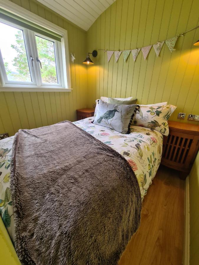The Bay ,Luxury Shepherds Hut, Dundonnell Exterior photo